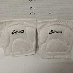 Oasics ace low profile knee pads volleyball